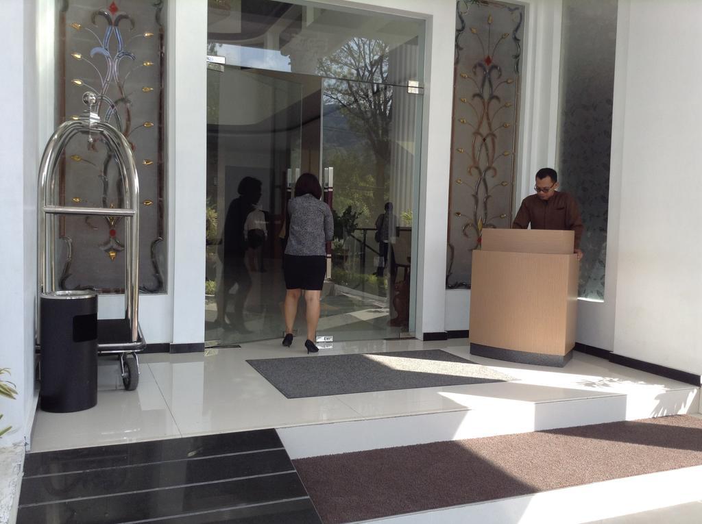 Hotel Safira Magelang Exteriér fotografie