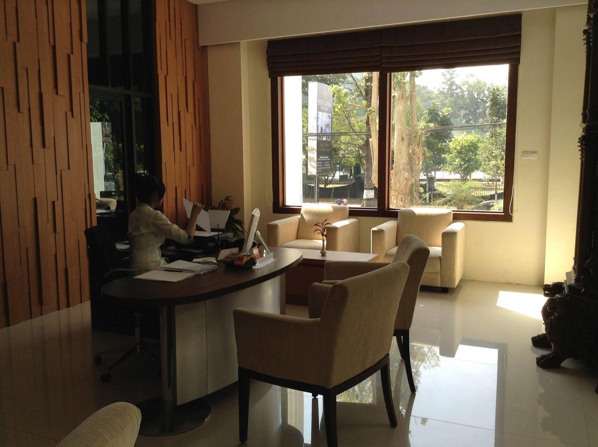 Hotel Safira Magelang Exteriér fotografie